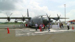 Exhiben en Panamá aviones “caza huracanes” de EEUU