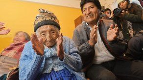 Mujer más longeva de Bolivia recibe a sus 118 años su primera casa propia
