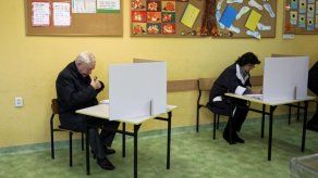 Partido gobernante de Polonia busca reelección para reforzarse ante la CE
