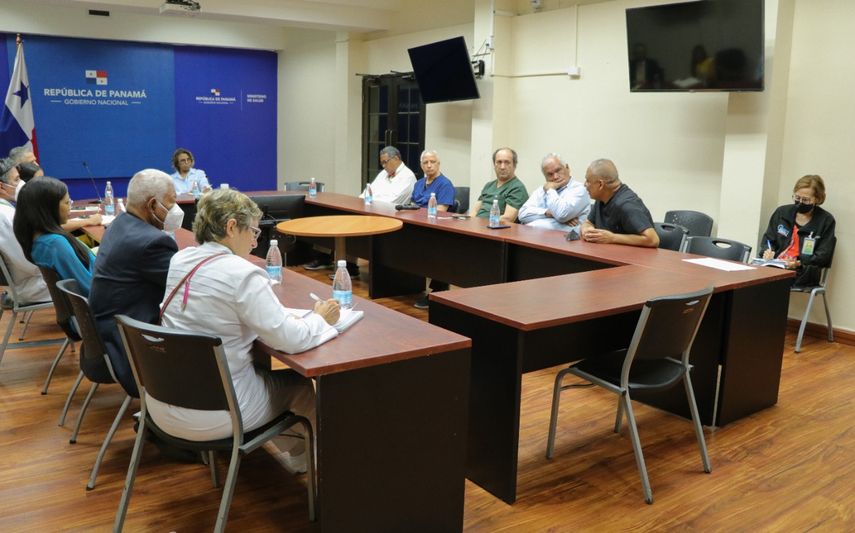 Reunión entre funcionarios del Minsa