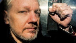 Gobierno británico firma decreto de extradición a EE. UU. de Assange
