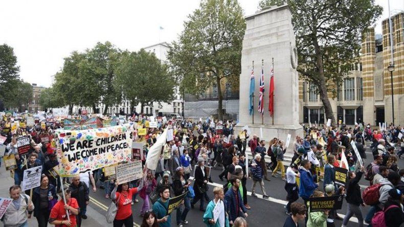 Unas 20.000 personas se manifiestan en Londres en apoyo a los refugiados