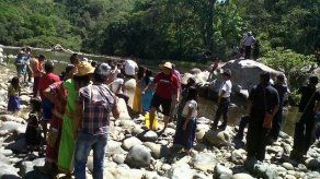 Exigen cancelación de Barro Blanco