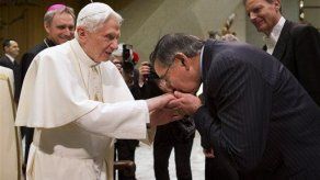 Benedicto XVI recibe a secretario Defensa de EEUU