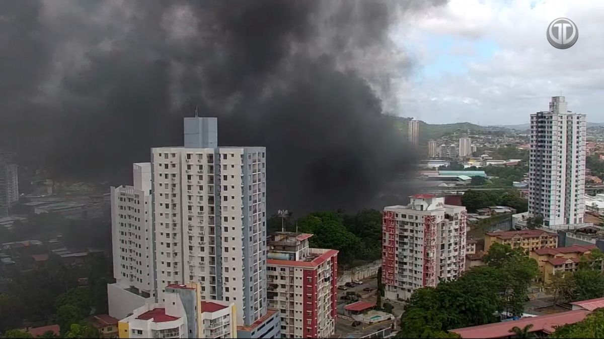 Incendio de neumáticos en Monte Oscuro.