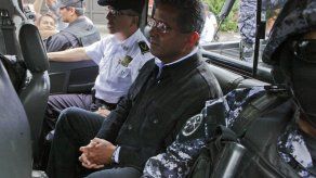 Tribunal salvadoreño da 4 meses de prórroga al caso del expresidente Flores