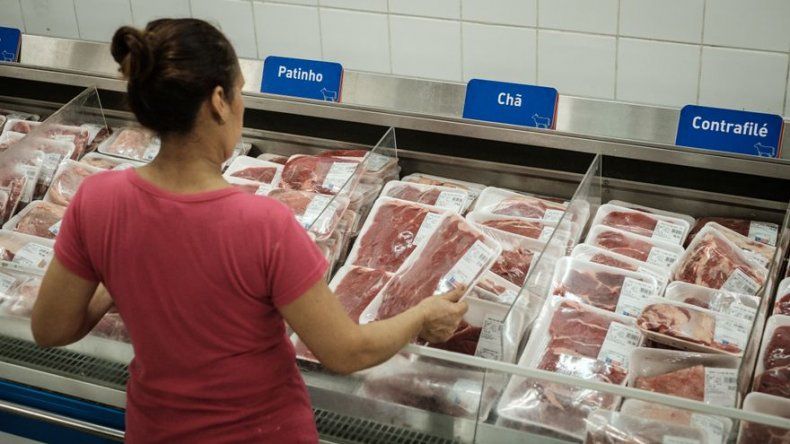 Empresas se defienden tras escándalo de carne adulterada en Brasil