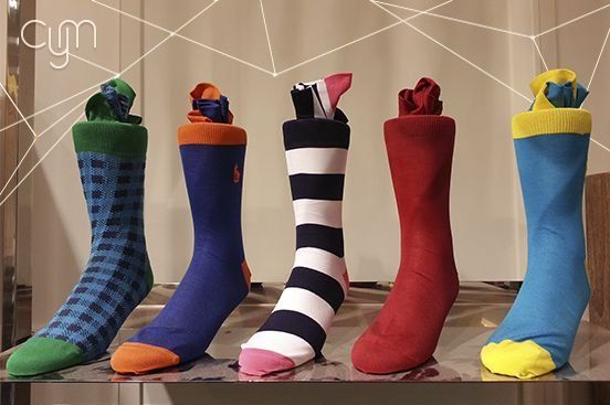Dale color a tu atuendo medias diferentes o socks