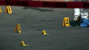 Se investiga el homicidio de un hombre mientras salía de un bar.