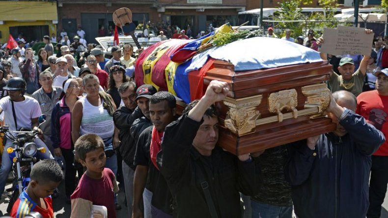 Despiden a dos de los muertos en protestas estudiantiles en Caracas
