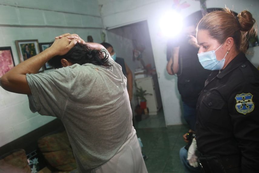 A los detenidos se les incautó material pornográfico de niños