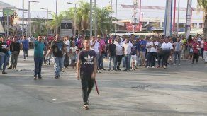 Transportistas de rutas alternativas realizan cierre de vía en Los Andes