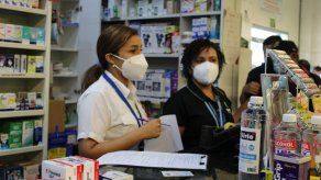 Personal del Minsa detectan anomalías como medicamentos vencidos expuestos a la venta en farmacias en Cerro Batea, San Miguelito.