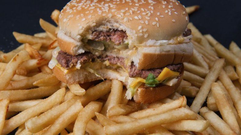 Las papas muy fritas aceleran el envejecimiento, según científicos