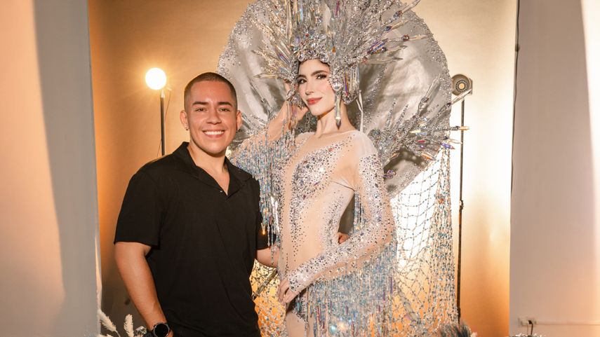 Diseñador Róyer Pérez junto a Stephany Abasali, Miss Venezuela 2025. Diseñador Róyer Pérez junto a Stephany Abasali, Miss Venezuela 2025.