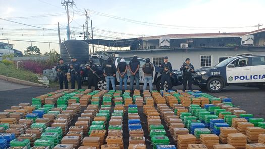Policía Nacional intercepta paquetes de droga  Policía Nacional intercepta paquetes de droga