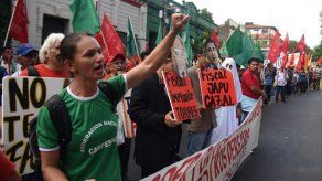 Protestan frente a Cancillería paraguaya contra Pacto Mundial de Migración