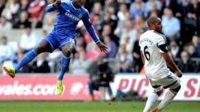 Chelsea gana 1-0 al Swansea y sigue en la carrera por el título