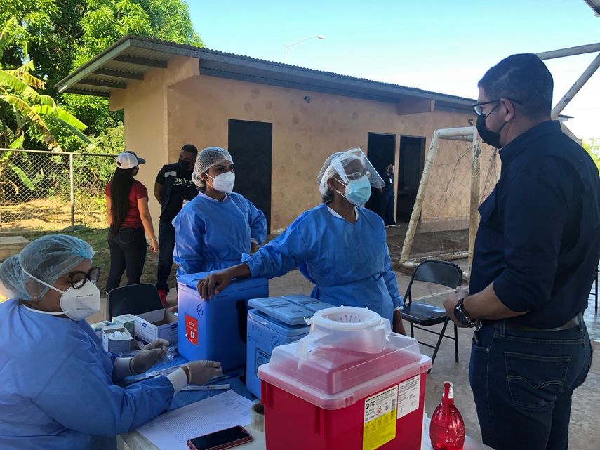 Las jornadas de vacunación anticovid y de realización de pruebas para detectar el COVID-19 se efectúan a nivel nacional.