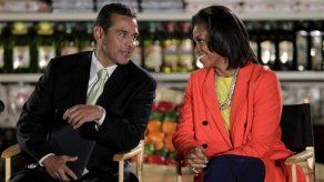 Michelle Obama promueve comida saludable en supermercado hispano