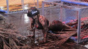 Competidores de C7VIP se dan baño de lodo