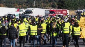 Centenares de chalecos amarillos desalojados de frontera franco-española