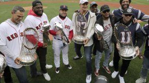 Medias Rojas alzan banderín de la Serie Mundial