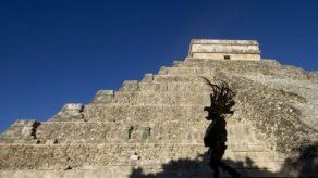 Hallan entierros de hace mil años cerca de Chichén Itzá en México