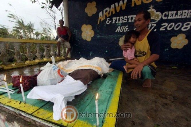 Tifón Bopha golpea Filipinas