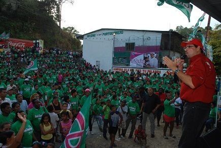 Domingo Arias comparte propuestas con la gente de Samaria