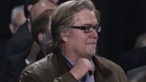 Un total de 169 legisladores demócratas piden a Trump que destituya a Bannon