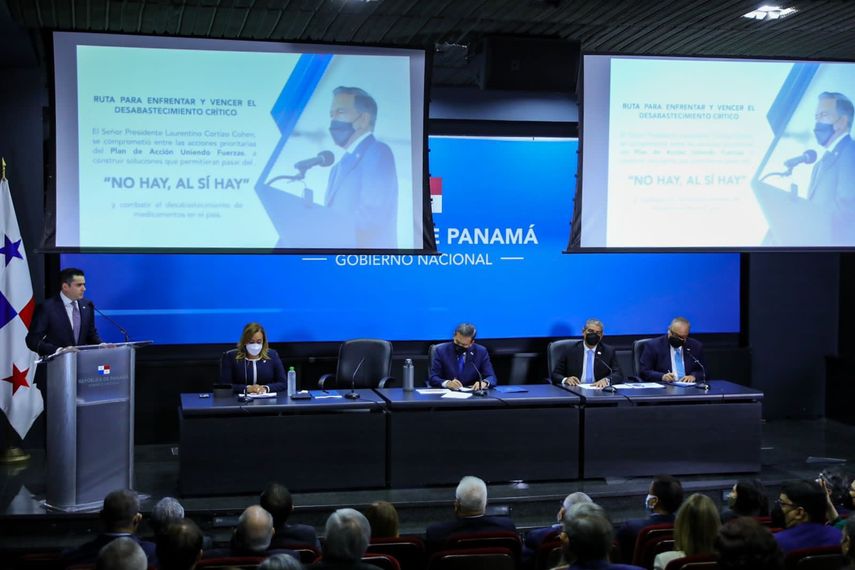 Anuncio del plan piloto Medicamentos Solidarios.
