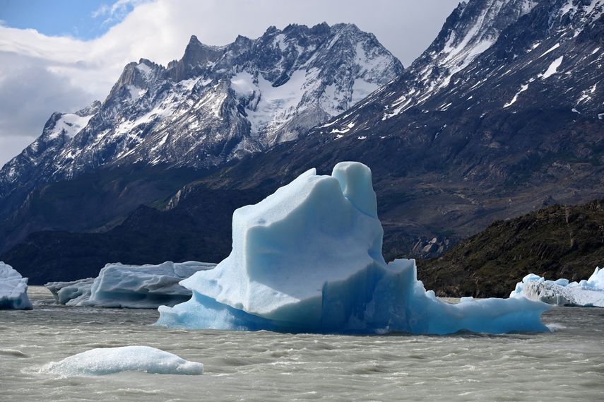 El ozono atmosférico absorbe la luz ultravioleta procedente del sol. Su ausencia supone que la Tierra reciba más radiación de alta energía