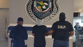 Unidades de la Policía Nacional junto al exprofesor de educación física Unidades de la Policía Nacional junto al exprofesor de educación física