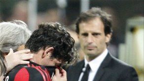 Berlusconi dice que él frenó partida de Pato al PSG