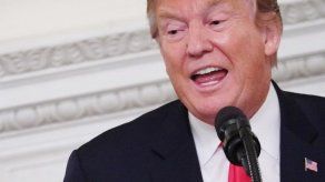 Trump aplaza aranceles sobre importación autos y autopartes