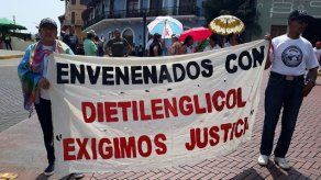 Afectados con dietilenglicol y CSS abordaron sobre medicamentos
