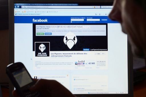 Padres y adolescentes mantienen tensa relación de amistad en Facebook