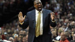 Los Lakers despiden a su entrenador