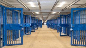 El nuevo pabellón de La Joya, contará con monitoreo a través de cámaras de seguridad, alarma contra incendio, dos tanques de reserva de 14 mil galones cada uno para el sistema contra incendio y el otro para el agua potable con sus respectivas bombas.