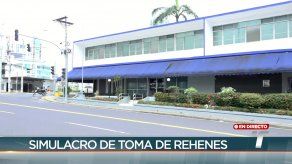 Realizan simulacro de toma de rehenes en banco Realizan simulacro de toma de rehenes en banco