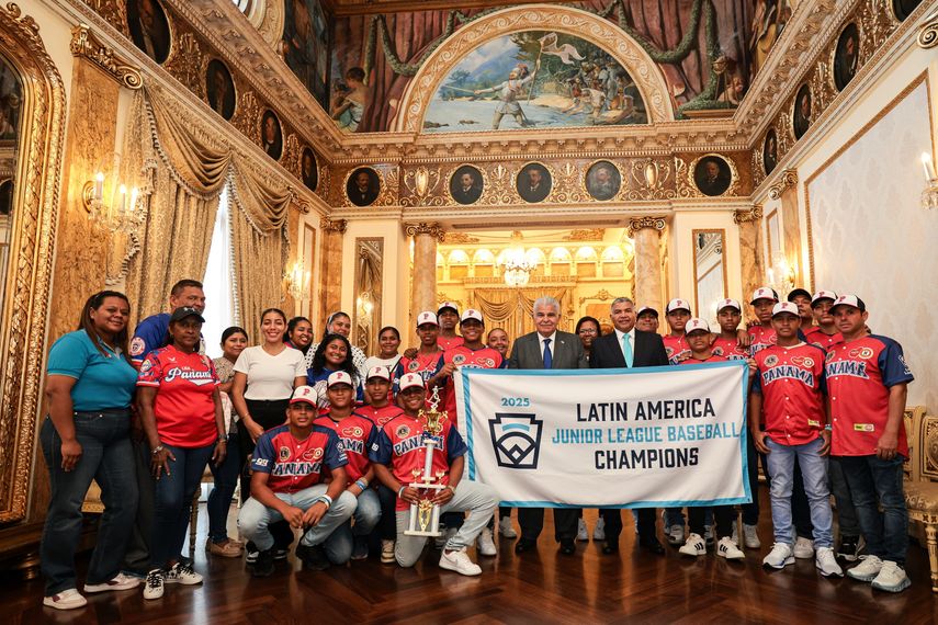 Presidencia a los chicos que representarán al país en la Serie Mundial de Pequeñas Ligas.