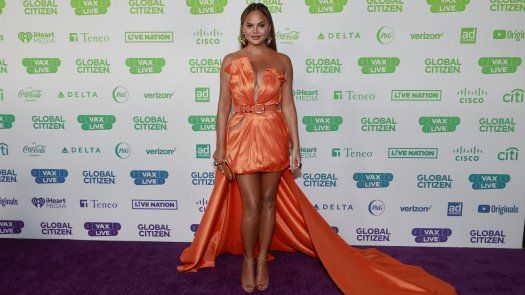 Chrissy Teigen critica los vídeos que Matthew Perry y Ben Affleck enviaron en una app de citas