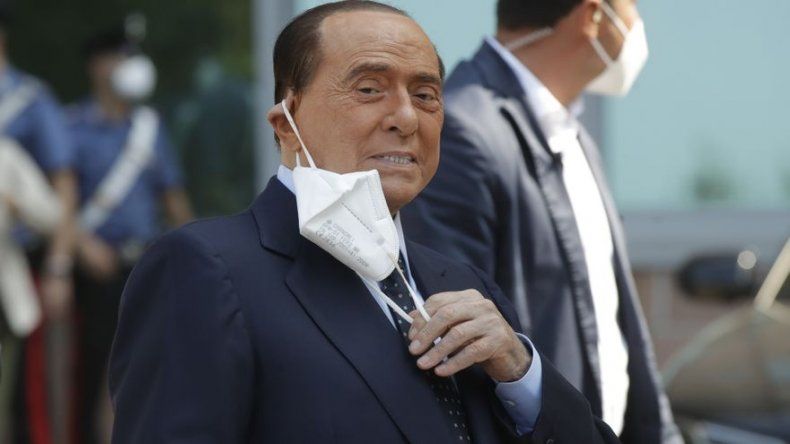 El exlíder italiano Berlusconi es dado de alta del hospital