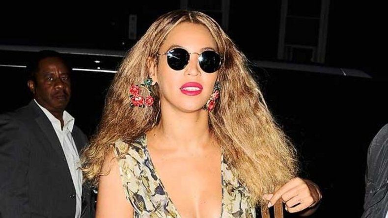 El padre de Beyoncé atribuye el éxito de su hija a su piel clara