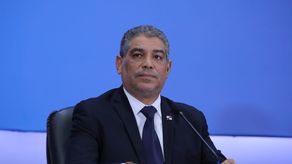 MInistro de Salud, Luis Francisco Sucre.