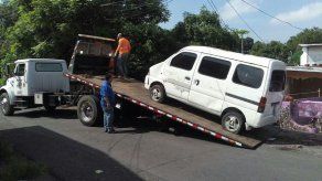 Remueven vehículos abandonados y chatarras en San Miguelito Remueven vehículos abandonados y chatarras en San Miguelito