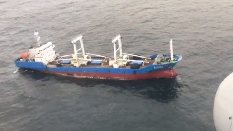 Ecuador clama por ley más rígida, tras descomunal pesca cerca de Galápagos