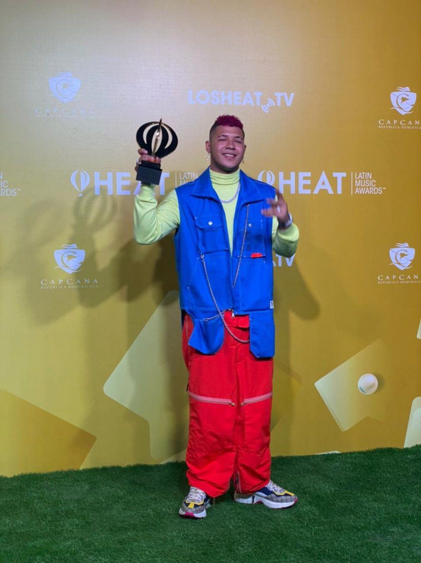 Boza fue recibido por sus fans a su llegada a Panamá tras triunfar en los Premios Heat