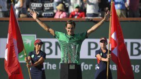 Federer intenta consolar a Wawrinka